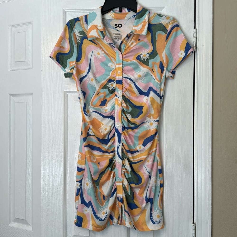 💜 SO Ruched Button Down Bodycon Dress - Picture 2 of 5